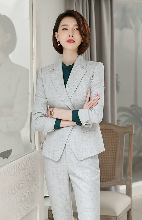 女款条纹西装